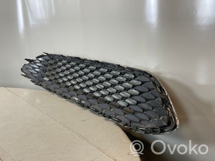 Ford Focus Grille calandre supérieure de pare-chocs avant F1EB8200A