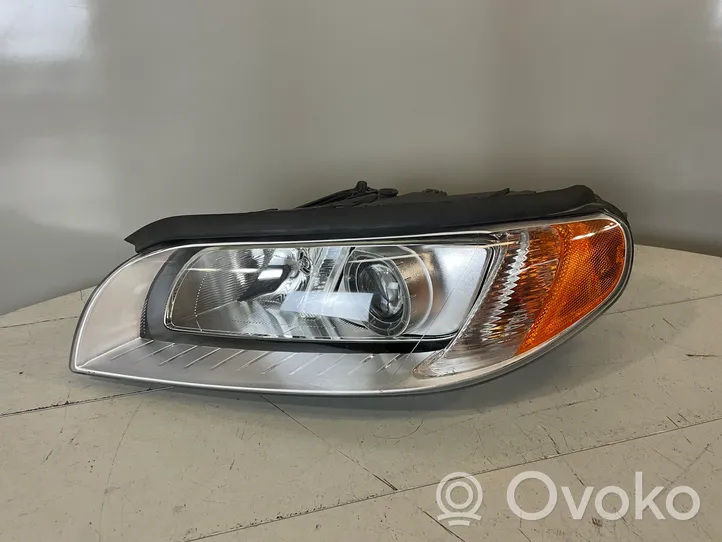 Volvo V70 Priekšējais lukturis 31214347