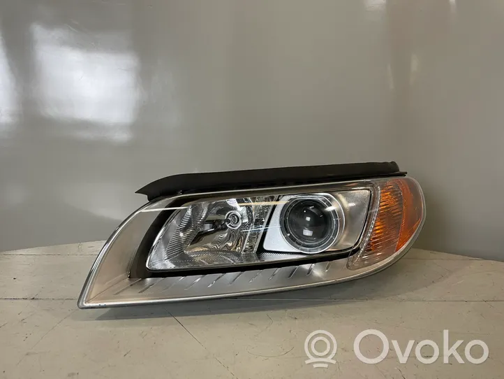 Volvo V70 Priekšējais lukturis 31214347