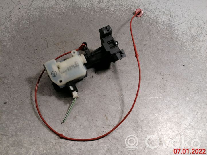 Mercedes-Benz GL X164 Verrouillage du bouchon du réservoir de carburant A2516390107