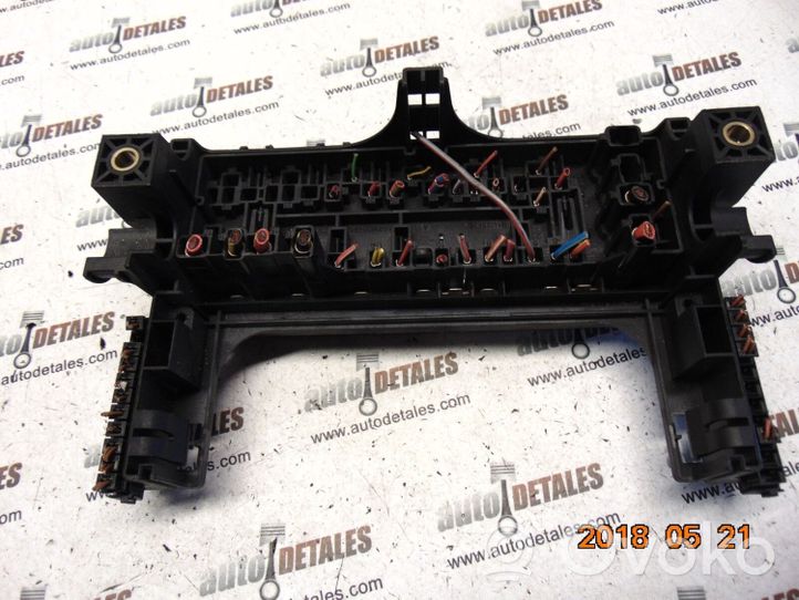 Mercedes-Benz A W169 Module de fusibles A1695450001