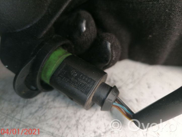 Volkswagen PASSAT B5 Thermostat housing 058121133B