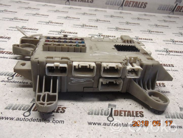 Lexus LS 430 Module de fusibles 8273050090