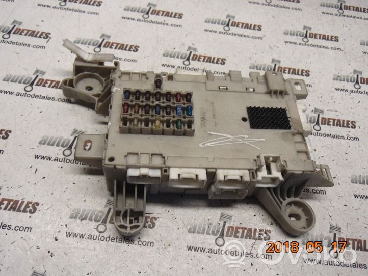 Lexus LS 430 Module de fusibles 8273050090