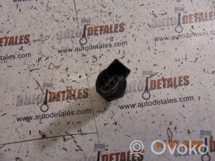 Mercedes-Benz E W210 Sensore di pressione del carburante A0041531528