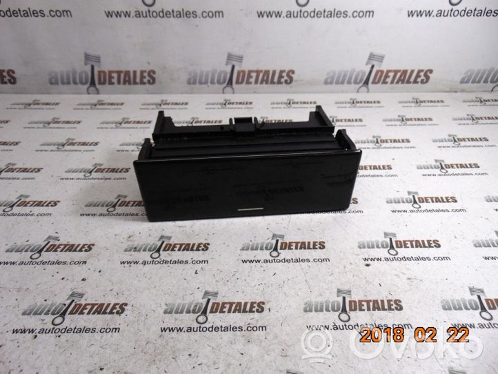 Mercedes-Benz E W210 Box/scomparti cruscotto A2106830091