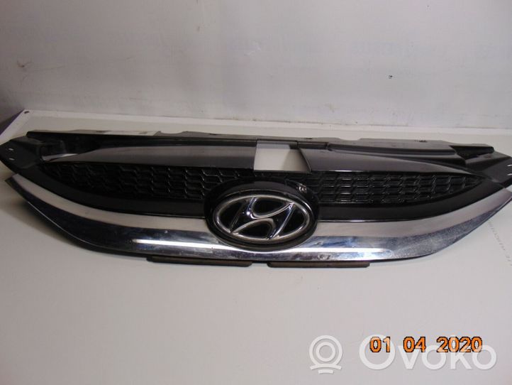 Hyundai ix35 Etupuskurin ylempi jäähdytinsäleikkö 868512Y000