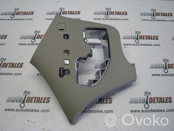 Toyota Sienna XL30 III Rivestimento in plastica cornice della leva del cambio 