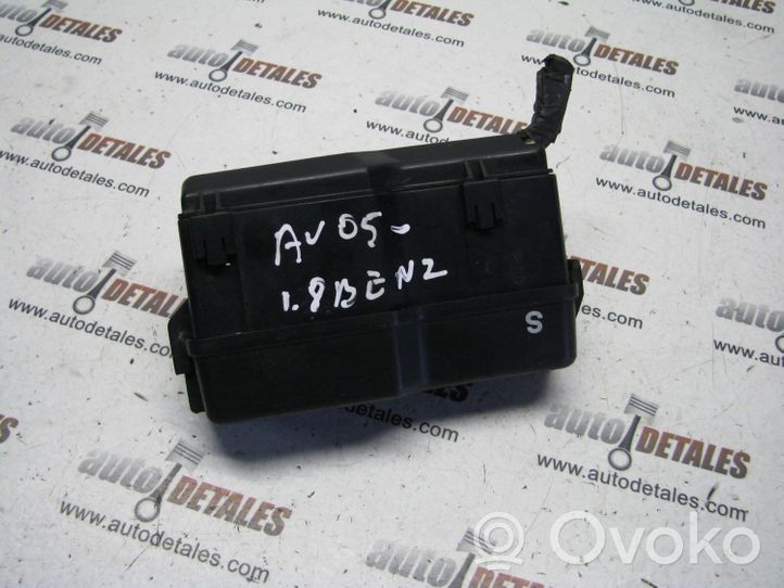 Toyota Avensis T250 Boîte à fusibles relais 