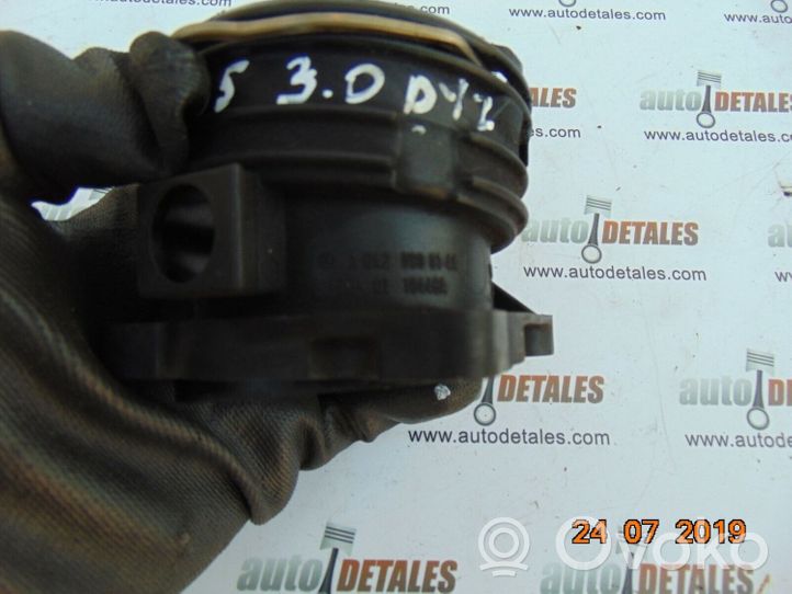 Mercedes-Benz CLS C219 Staffa di montaggio del tubo dell’intercooler A6420900144