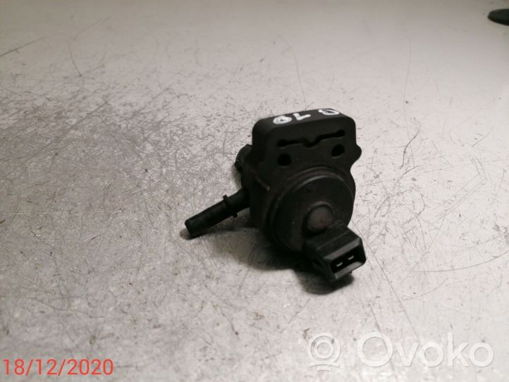 Mercedes-Benz GL X164 Valve vacuum A0004769832