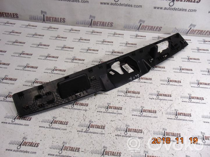 Mercedes-Benz GL X164 Rivestimento serratura portellone posteriore/bagagliaio A1647400130