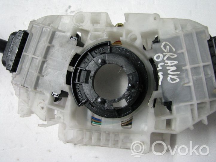 Mitsubishi Grandis Pyyhkimen/suuntavilkun vipukytkin 8600A121