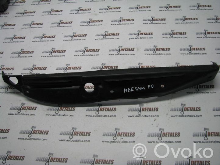 Mercedes-Benz E W211 Rivestimento dell’estremità del parafango A2118890425