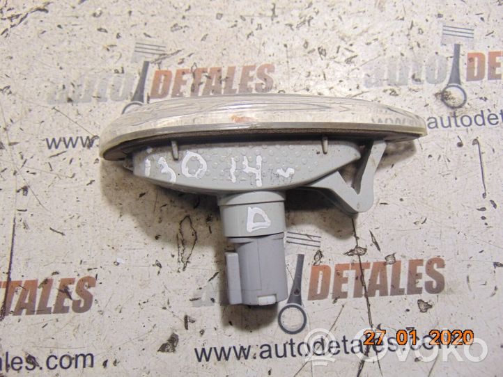 Hyundai i30 Indicatore di direzione del parafango anteriore 923041R0