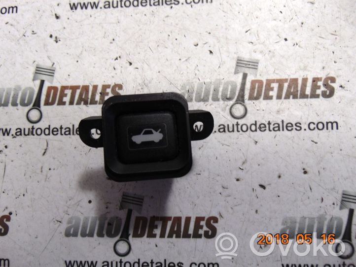 Honda CR-V Tailgate opening switch 