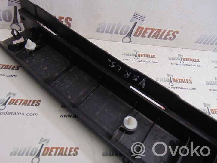 Toyota Corolla Verso AR10 Protection de seuil de coffre 647160F010