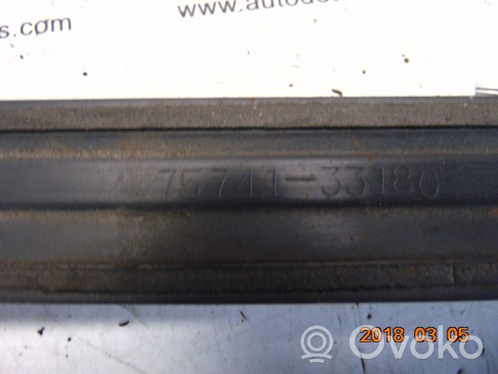 Toyota Camry Moulure de porte arrière 7574133180