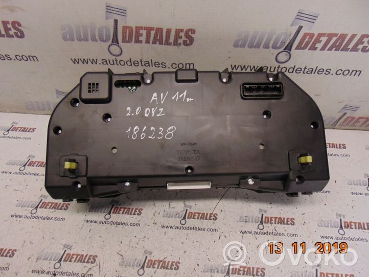 Toyota Avensis T270 Compteur de vitesse tableau de bord 8380005L50