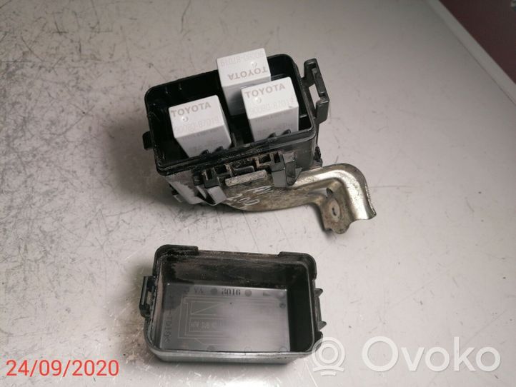 Toyota Avensis T270 Module de fusibles 7191YB1