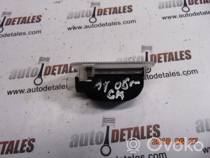 Toyota Avensis T250 Altre luci abitacolo 8124005041