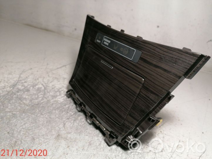 Toyota Avensis T270 Peleninė panelėje 5880405190