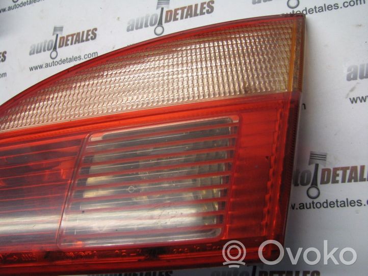 Toyota Avensis T220 Luci posteriori del portellone del bagagliaio 89022025