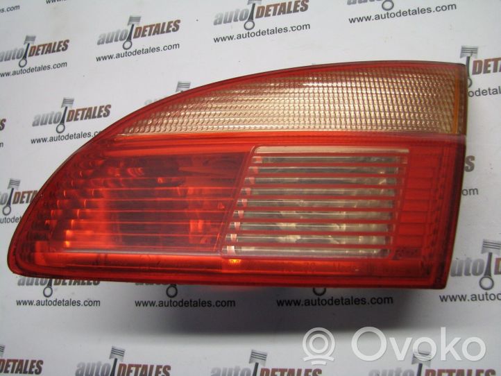 Toyota Avensis T220 Luci posteriori del portellone del bagagliaio 89022025