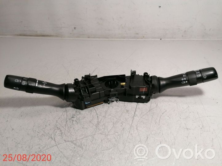 Toyota Avensis T270 Leva/interruttore dell’indicatore di direzione e tergicristallo 17F373