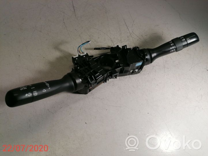 Toyota Verso-S Leva/interruttore dell’indicatore di direzione e tergicristallo 173832