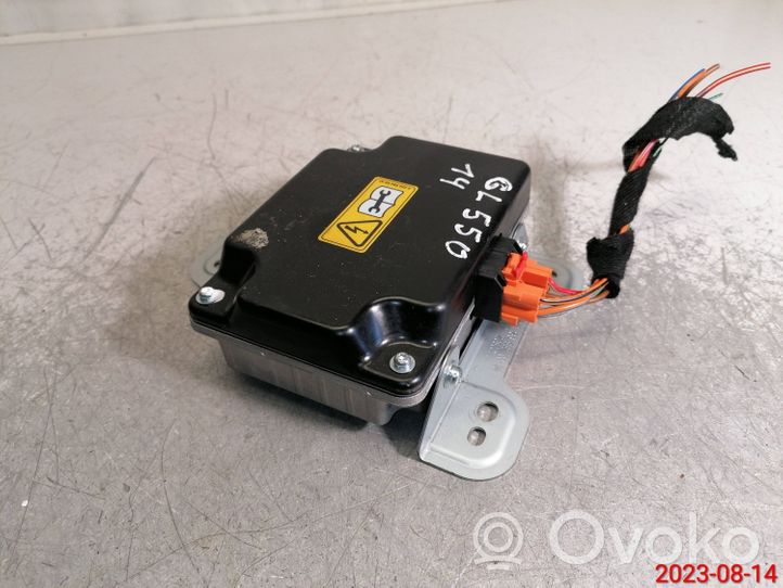 Mercedes-Benz GL X166 Convertisseur / inversion de tension inverseur A1669820020