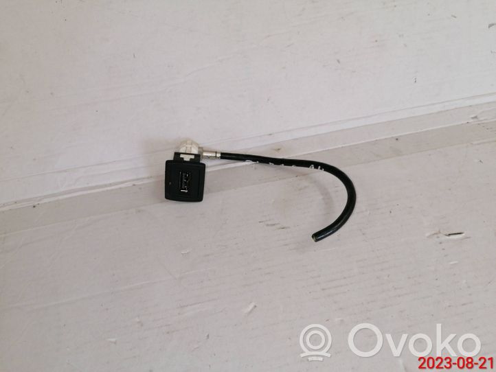 Mercedes-Benz GL X166 Connecteur/prise USB A2188200187