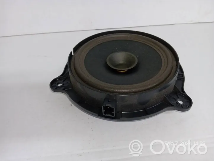 Nissan Qashqai+2 Takaoven kaiutin 281569U00A