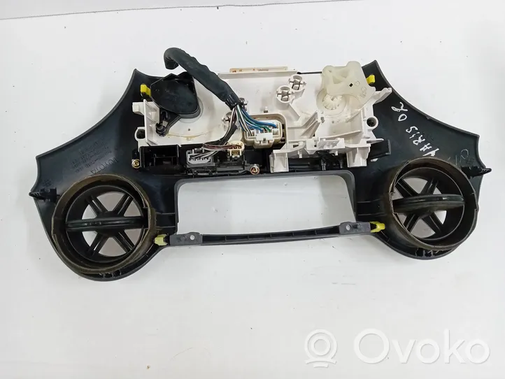 Toyota Yaris Klimato kontrolės/ pečiuko kontrolės apdaila 758268-701D