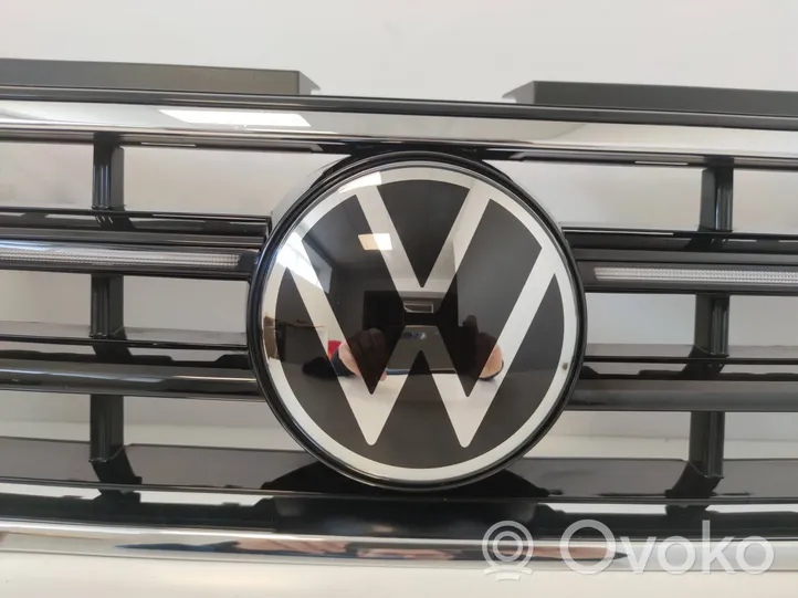 Volkswagen Tiguan Etupuskurin ylempi jäähdytinsäleikkö 5NN853653