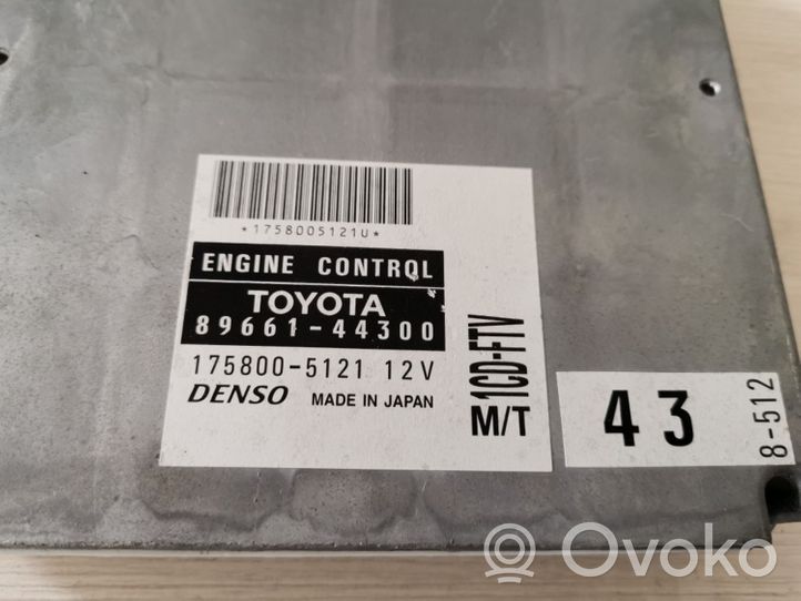 Toyota Corolla Verso E121 Variklio valdymo blokas 8966144300