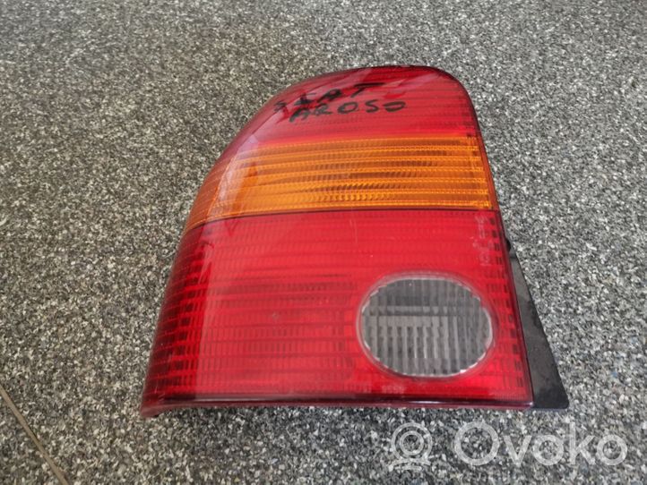 Volkswagen Lupo Lampa tylna 6H0945111H