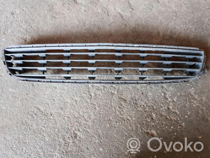 Opel Zafira B Grille calandre supérieure de pare-chocs avant 13124978