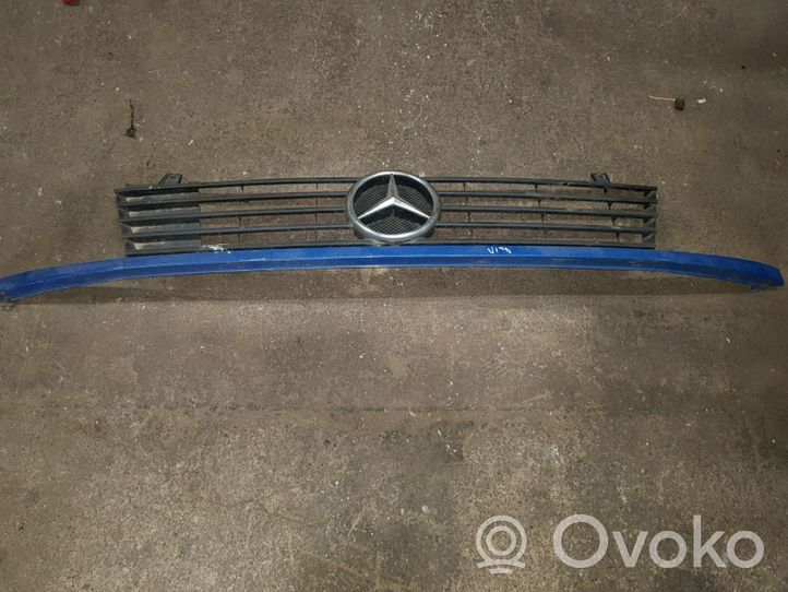 Mercedes-Benz Vito Viano W638 Griglia superiore del radiatore paraurti anteriore 