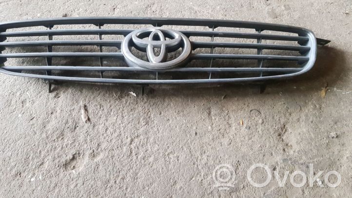 Toyota Avensis T220 Maskownica / Grill / Atrapa górna chłodnicy 