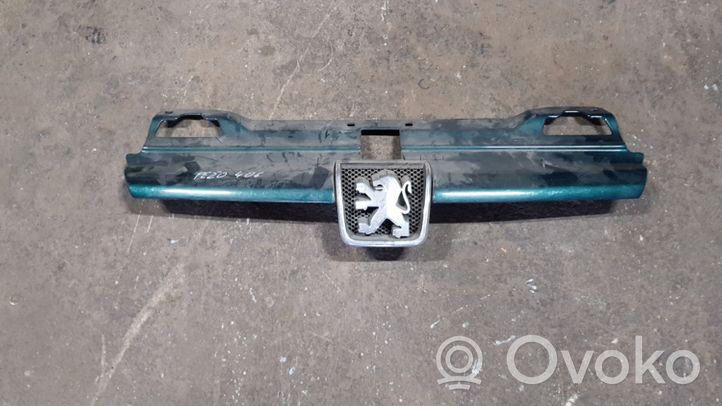 Peugeot 406 Grille calandre supérieure de pare-chocs avant 9616258477