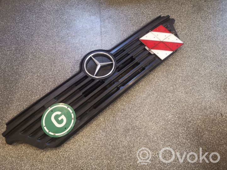 Mercedes-Benz 100 W631 Griglia anteriore A9408880023