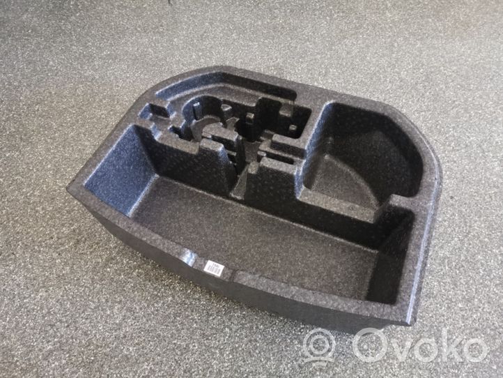 Hyundai Kona I Vararenkaan osion verhoilu 09149K4000