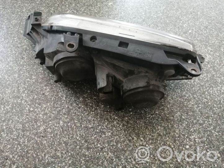 Toyota Avensis T220 Faro/fanale 54534380