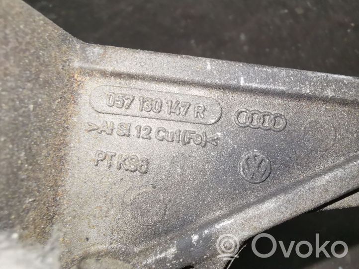 Audi A8 S8 D3 4E Polttoainepumpun kiinnike 057130147R