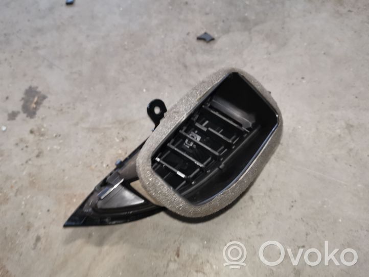 Chevrolet Volt II Kojelaudan sivutuuletussuuttimen kehys 22981057