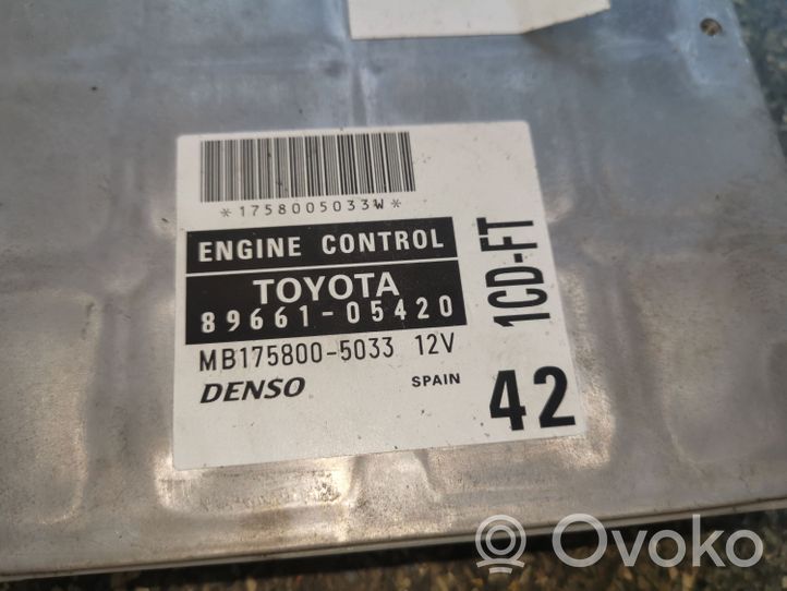 Toyota Avensis T220 Moottorin ohjainlaite/moduuli 8966105420