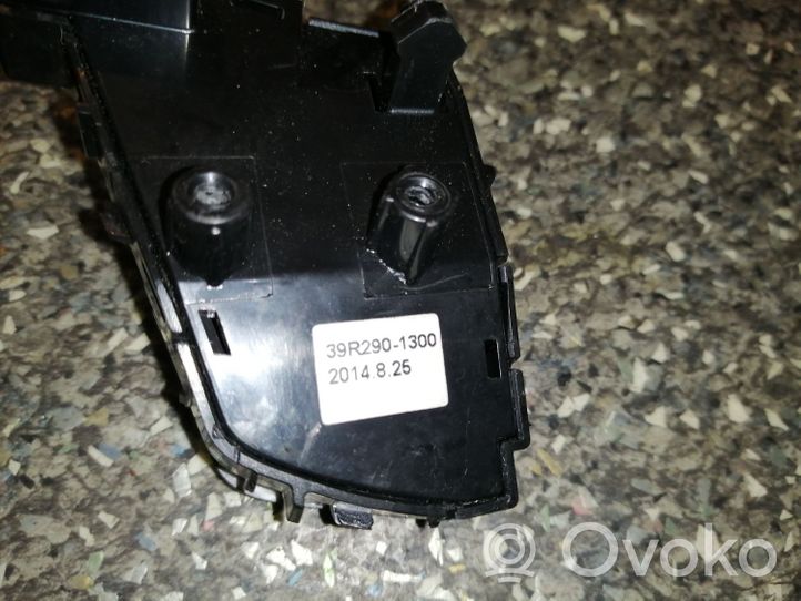 Hyundai i40 Boutons / interrupteurs volant 39R2911300