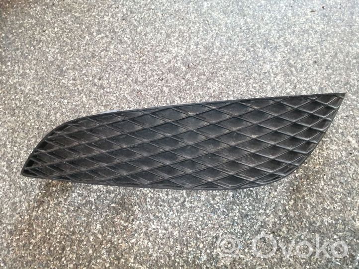 Opel Astra H Grille inférieure de pare-chocs avant 13225762