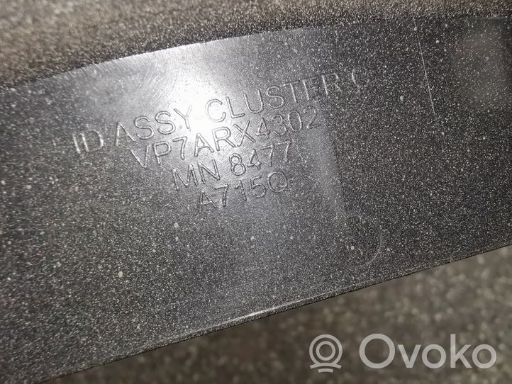 Nissan Quest Dysze / Kratki środkowego nawiewu deski rozdzielczej VP7ARX4302